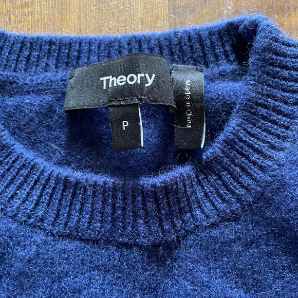 Theory Sweater T-shirt - Picture 2 of 3
